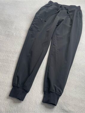Vecardi  Women's Gray  Jogger Scrubs - Size Medium ~ Medical Staff